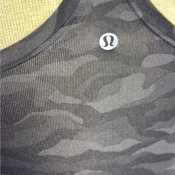 lululemon athletica Black Camouflage Tank Top size 4 - Picture 5 of 5